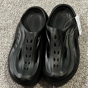 hoka one one slipper